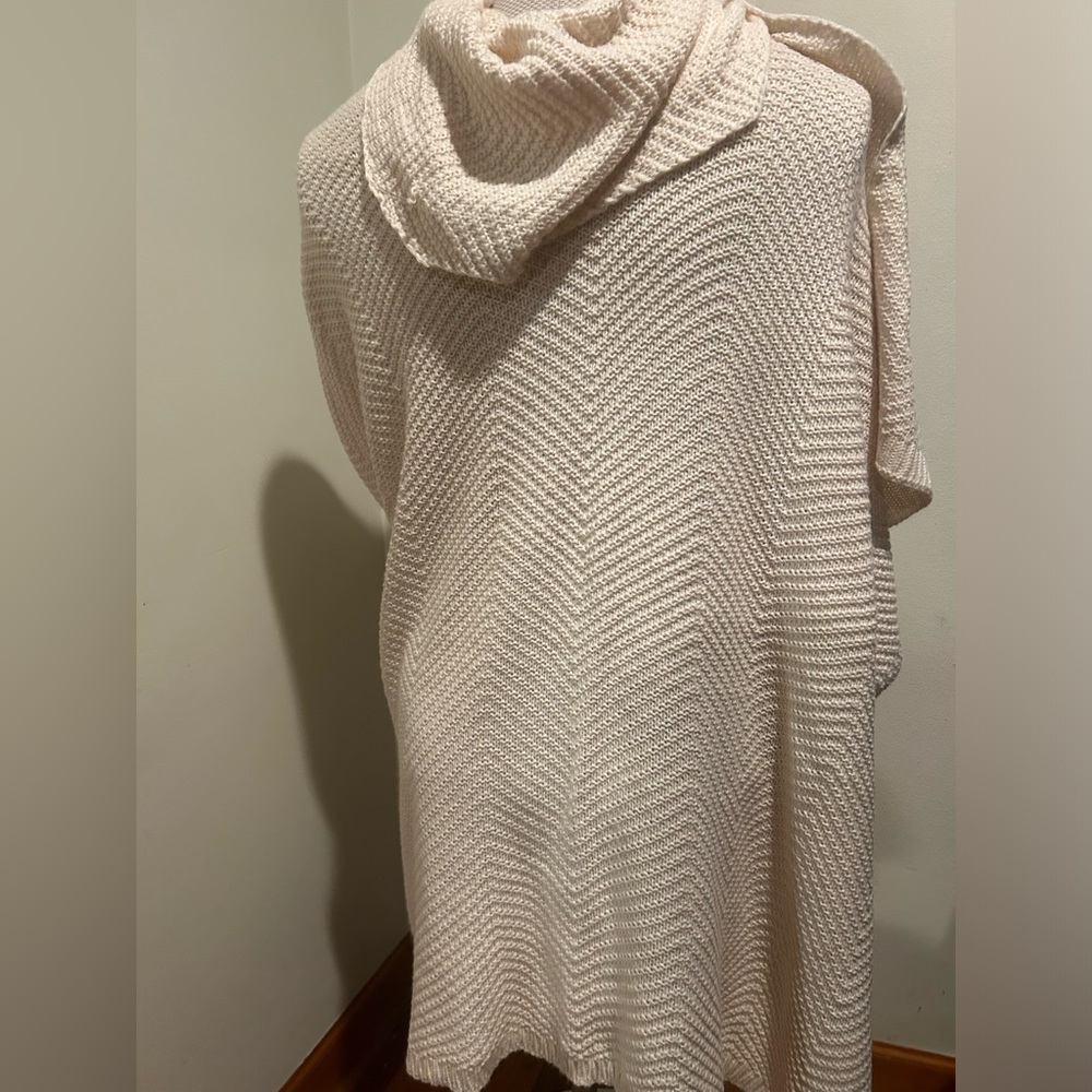 HIPPIE Off White Sweater Cape Poncho OSFM MUST HAVE Looks Great with Jeans - Picture 2 of 5